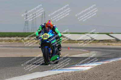 media/Jul-22-2022-TrackDaz (Fri) [[ca4971259a]]/Club Racers/1pm (Wheelie Bump)/